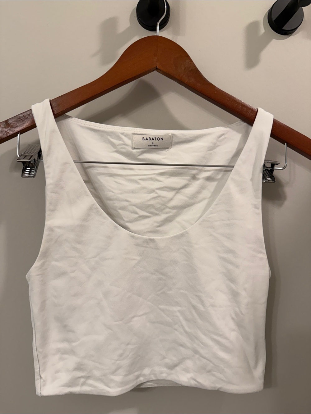 Babaton White Scoop Neck Cropped Tank